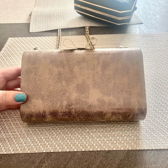 Vintage Hard Shell Clutch Gold Hardware - Picture 2 of 3